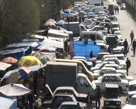 Kürdəmir bazarına girişlərdən biri bağlanıb, ərazidə uzun tıxaclar yaranır - REPORTAJ