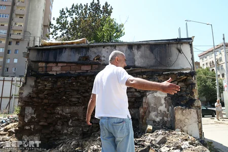 “Sovetski”də söküntü aparılan ərazidə yanğın baş verib - FOTO