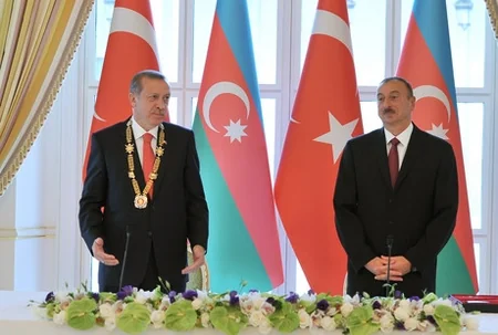 Azərbaycan prezidenti Rəcəb Tayyib Ərdoğana “Heydər Əliyev” ordeni təqdim edib