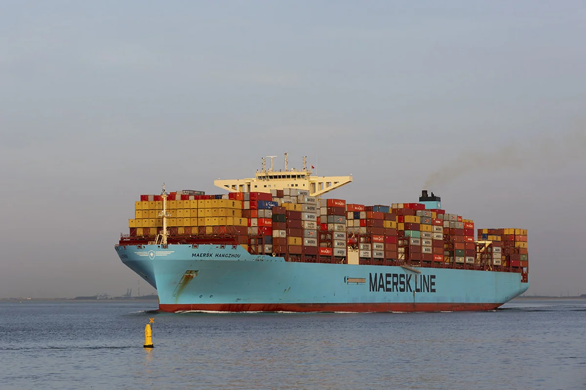 В контейнеровоз компании Maersk попала ракета в Красном море