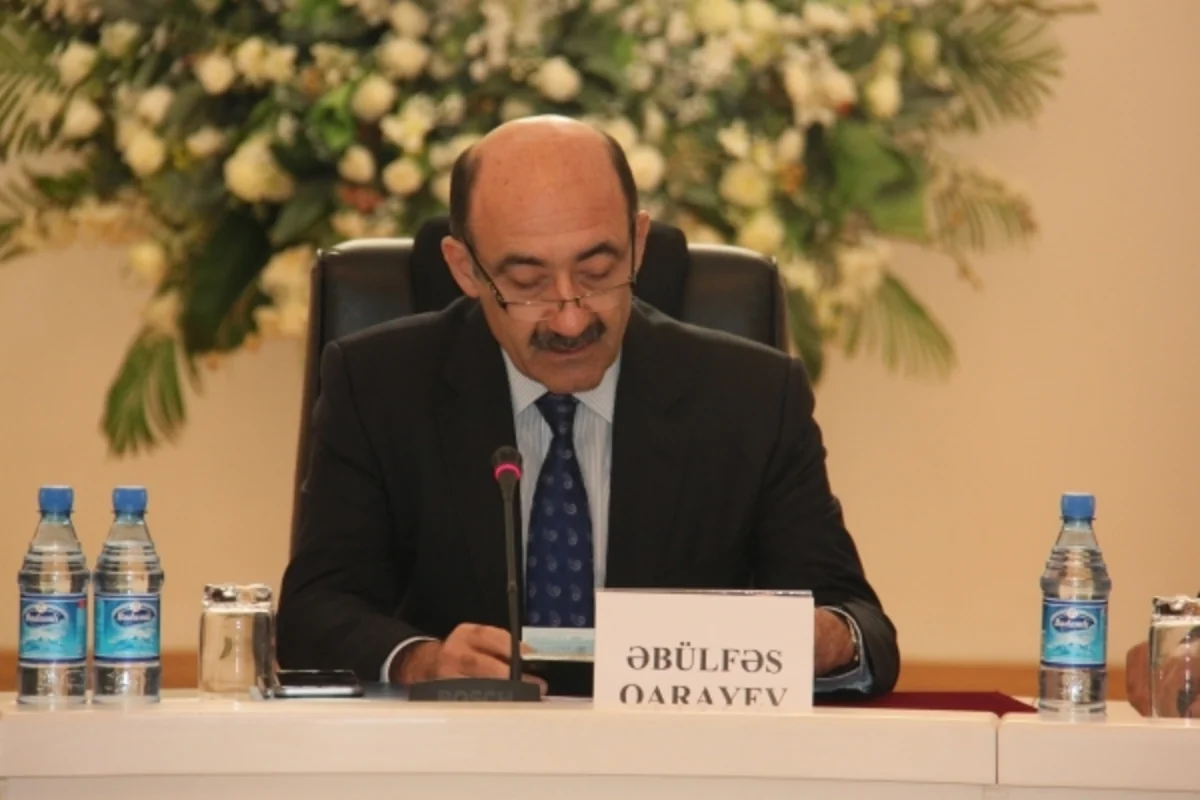 Əbülfəs Qarayev iki şöbə müdirini vəzifədən azad edib