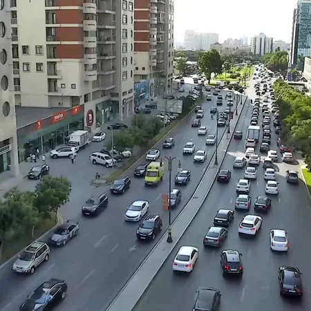 Bakının bir sıra yollarında tıxac yaranıb