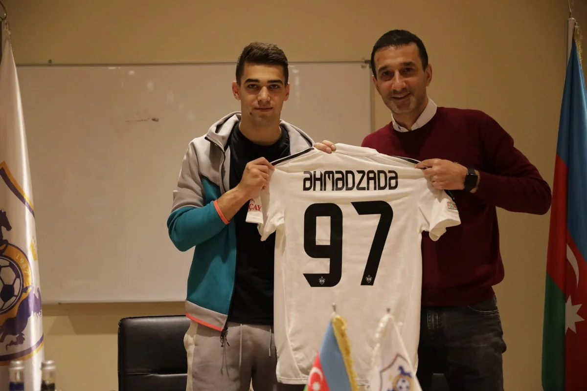 Qarabağ yeni transferi ilə müqavilə imzalayıb