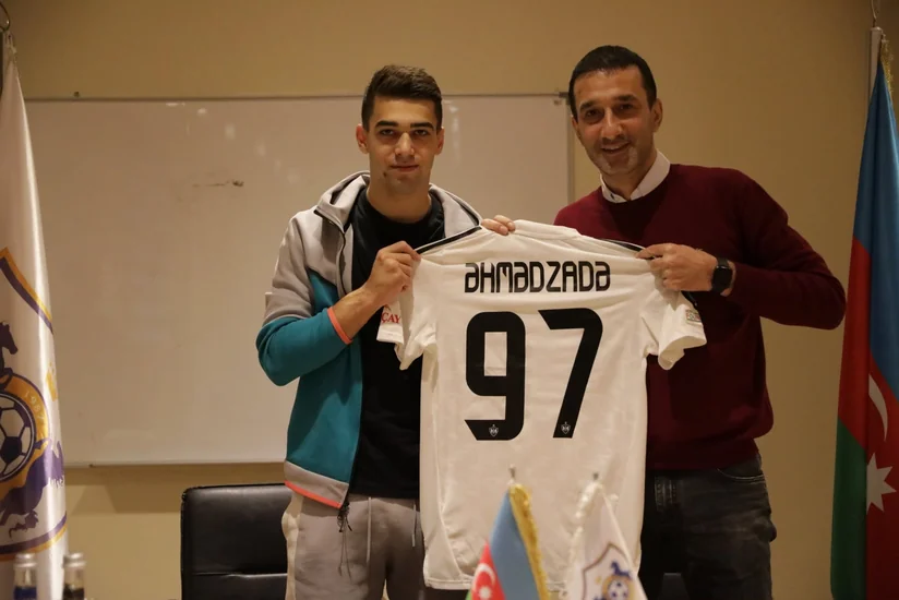 Qarabağ yeni transferi ilə müqavilə imzalayıb