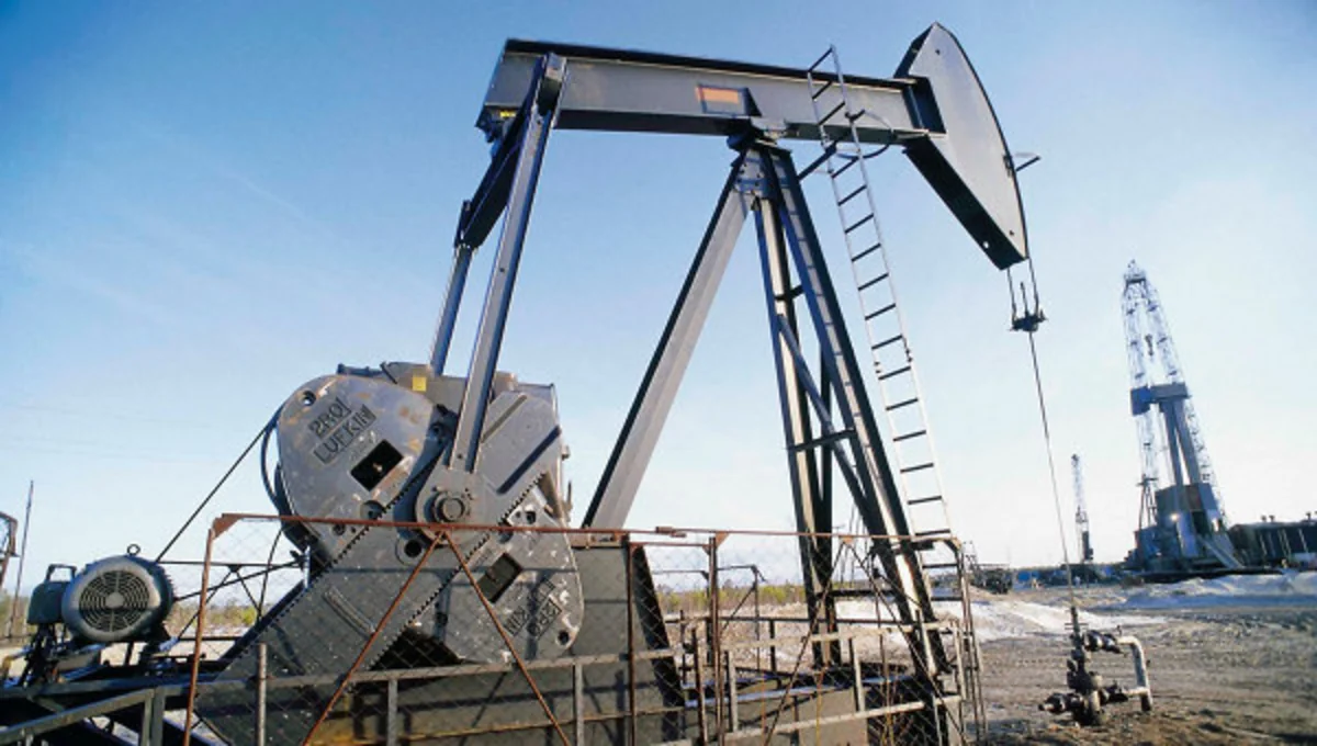 Цены на нефть пытаются отскочить от многолетних минимумов