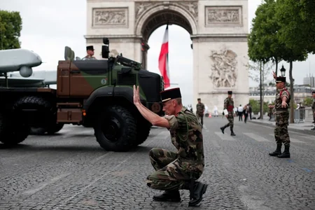 ​Parisdə bayram hərbi paradı keçirilib