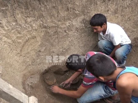 Azərbaycanda su üçün qazılan anbardan bəzək və zinət əşyaları tapılıb