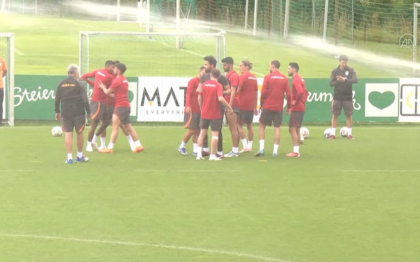 Qalatasarayın məşqində futbolçular arasında gərginlik olub