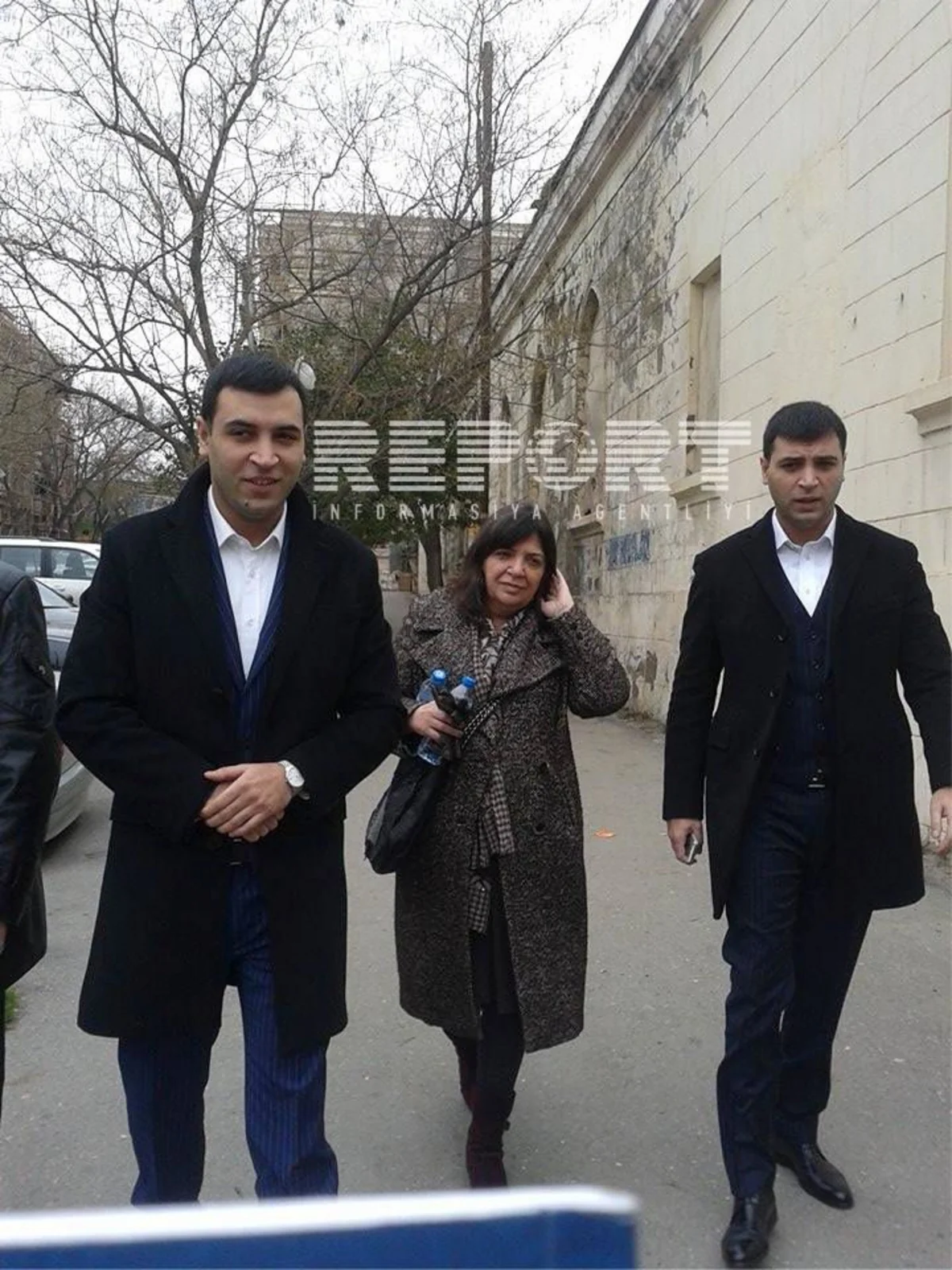 Hamlet İsaxanlının qızını döyməkdə ittiham olunan qardaşlardan biri jurnalistlərə açıqlama verib - FOTO