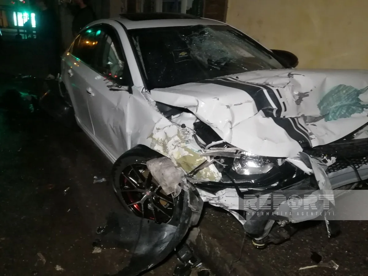 Bakıda yol qəzasında 2 nəfər avtomobildə yanaraq ölüb