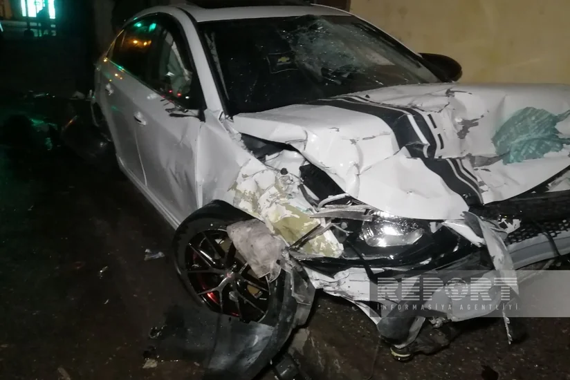 В Баку два человека погибли в загоревшемся после ДТП автомобиле