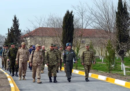 Военные атташе зарубежных стран, аккредитованные в Азербайджане, посетили воинскую часть ВВС