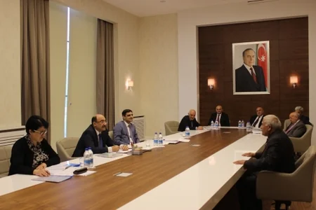 Əbülfəs Qarayev Xızıda vətəndaşları qəbul edib