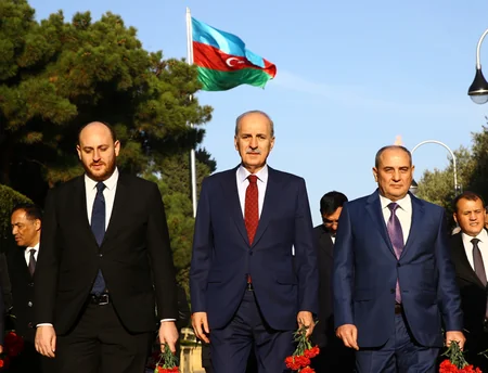 Türkiyənin nümayəndə heyəti Fəxri və Şəhidlər xiyabanlarını ziyarət edib