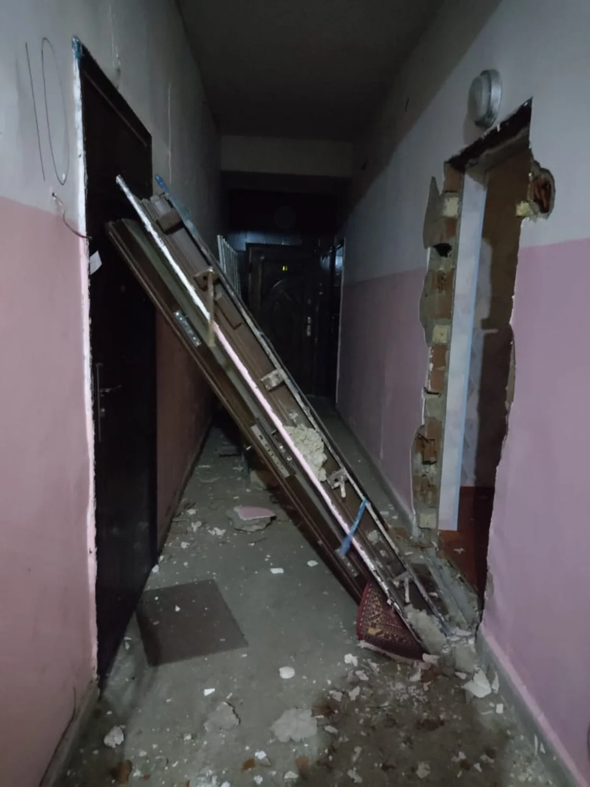 В Хырдалане в многоэтажном жилом доме произошел взрыв