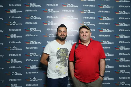 Code Academy 3 illiyini qeyd edib