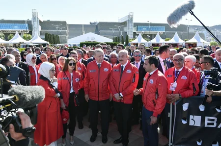 Azərbaycan və Türkiyə prezidentləri “TEKNOFEST Azərbaycan”da sərgi zonasındakı pavilyonlarla tanış olublar