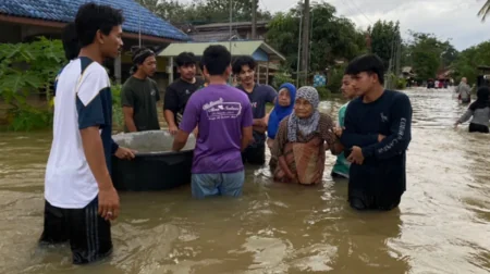 Tailandda on minlərlə ev daşqınlardan zərər çəkib