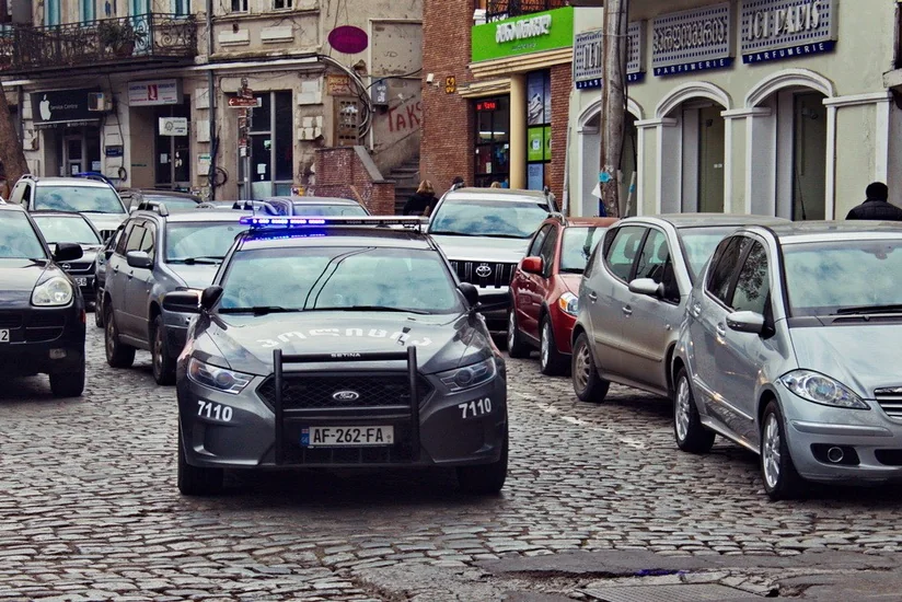 В Грузии полностью запретили движение автомобилей
