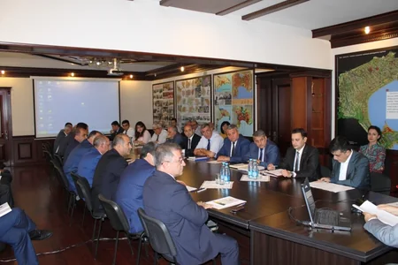 Komitə sədri: “Məhəllədaxili tikintilərdə 10-12 mərtəbəli yaşayış binalarının tətbiqi tövsiyə olunur”