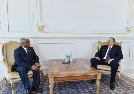 ​İlham Əliyev ölkəmizə yeni təyin olunmuş səfirlərin etimadnamələrini qəbul edib