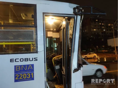 Bakıda iki avtobus toqquşub, yaralılar var - FOTO - VİDEO - YENİLƏNİB