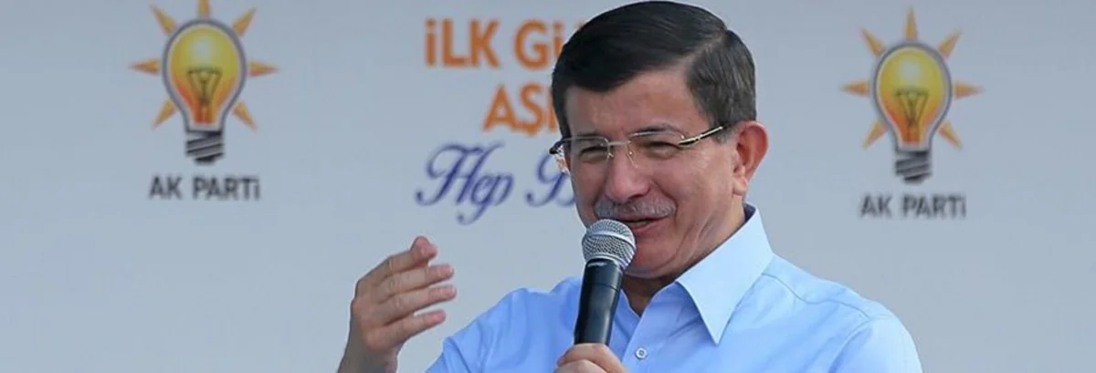 Əhməd Davutoğlu kürdyönümlü partiyanı terrorçularla əlbir olmaqda ittiham edib