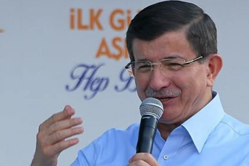 Əhməd Davutoğlu kürdyönümlü partiyanı terrorçularla əlbir olmaqda ittiham edib