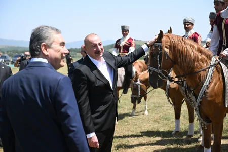 Karabakh horse named “Dostlug” presented to Gurbanguly Berdimuhamedov at Jidir Duzu plain