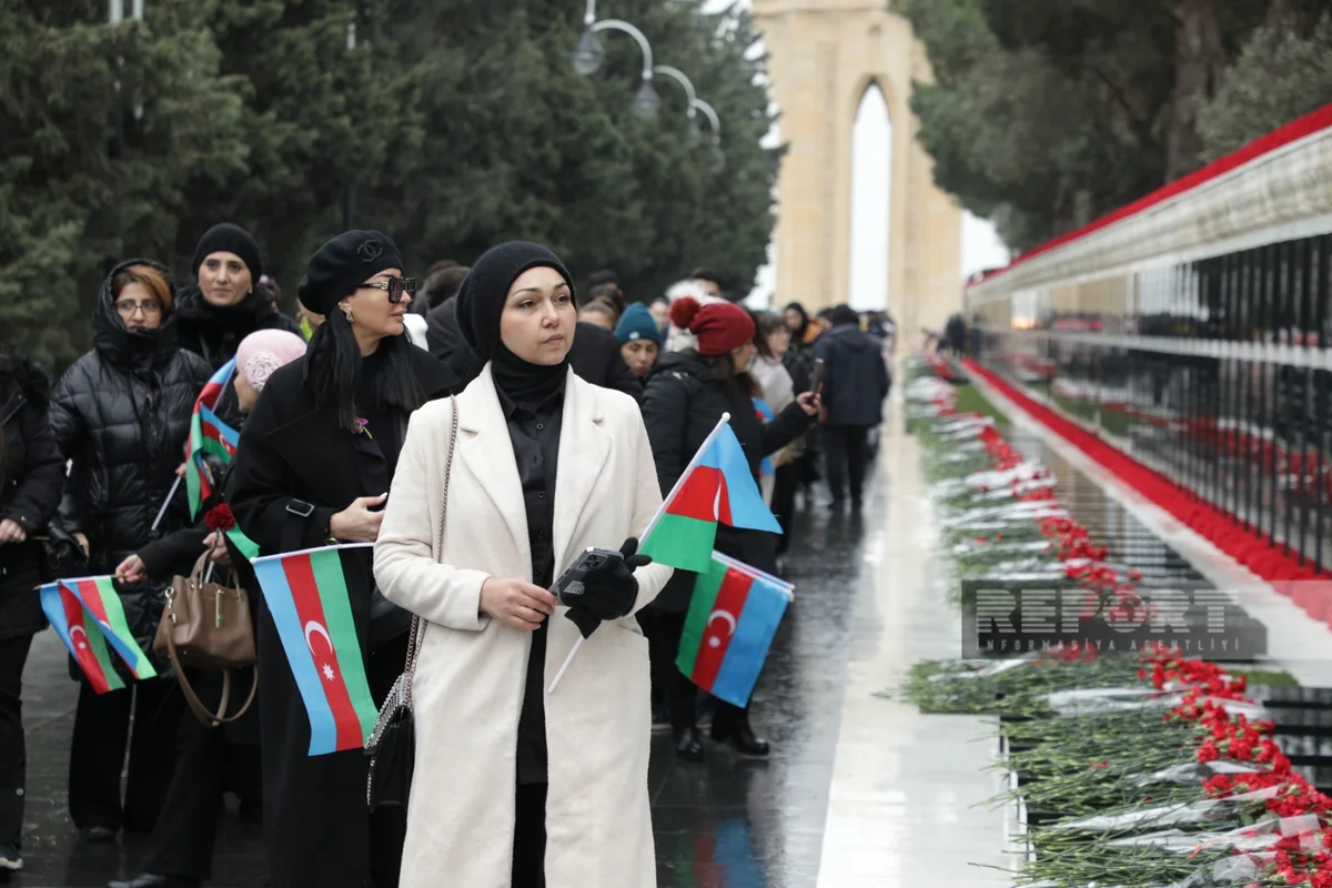 Milli qürur və and yeri - Şəhidlər xiyabanına axın başlayıb - FOTOREPORTAJ