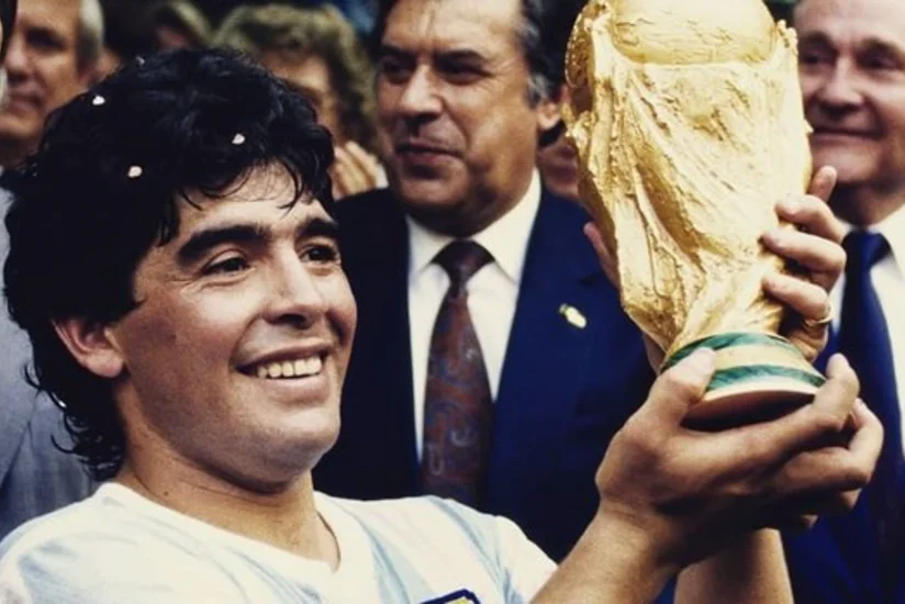 Dieqo Maradonanın Qızıl topu hərraca çıxarılacaq