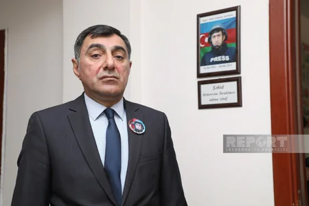 Bakının 100 nömrəli məktəbinin sinif otaqlarından birinə şəhid jurnalist Məhərrəm İbrahimovun adı verilib