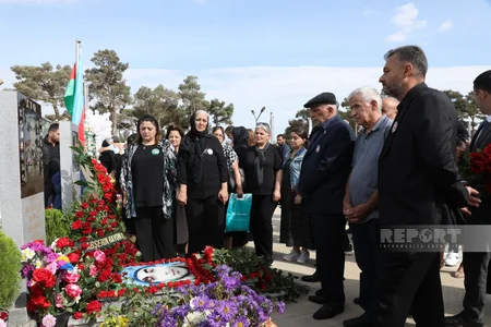Azərbaycan xalqı antiterror şəhidlərinin məzarlarını ziyarət edir