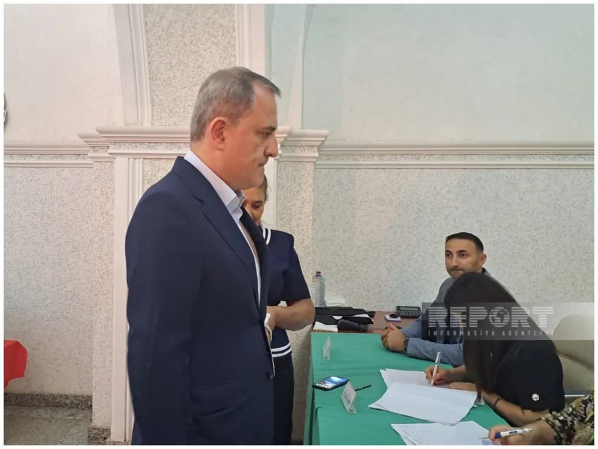 Глава МИД Азербайджана проголосовал на выборах в Милли Меджлис