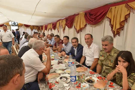 Dövlət Komitəsinin əməkdaşları Cocuq Mərcanlıda sakinlərlə görüşüblər