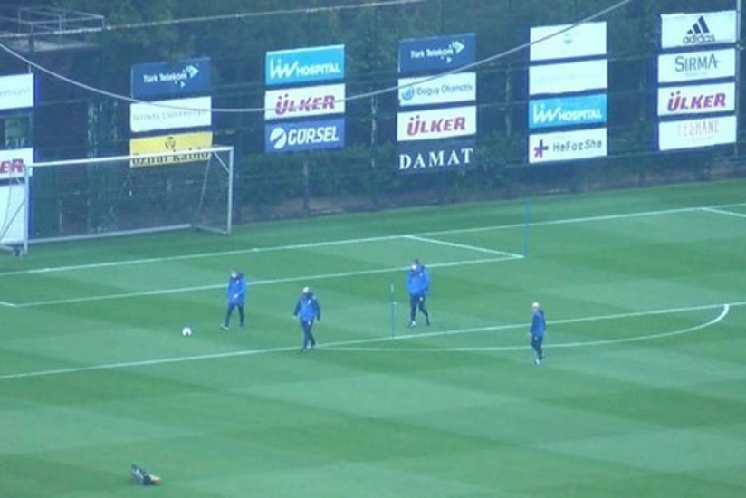 Fənərbağça məşqləri bərpa etdi