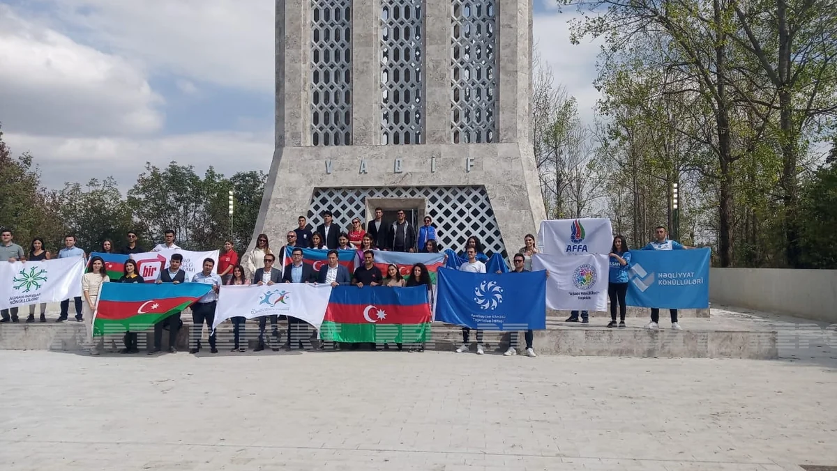 Представители молодежных организаций посетили мавзолей Моллы Панаха Вагифа