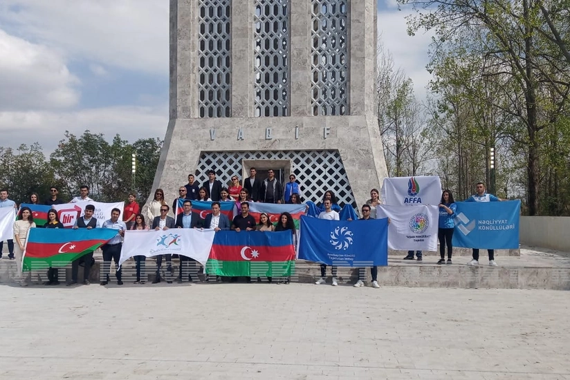 Gənclər təşkilatlarının nümayəndələri Molla Pənah Vaqifin muzey-məqbərə kompleksində olub