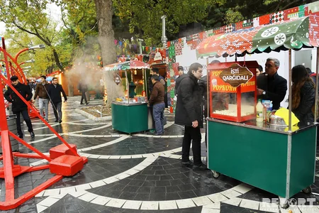 “Soyuq əllər, isti ürək” xeyriyyə yarmarkasının açılışı olub