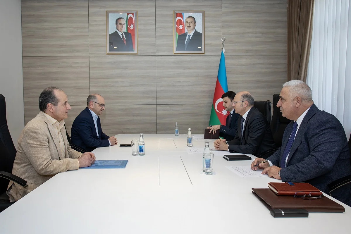 Energetika naziri nazirlikdə vətəndaşları qəbul edib