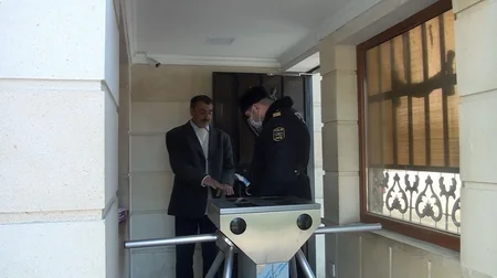 Polis sürücülərə tibbi spirt, maska və əlcək payladı