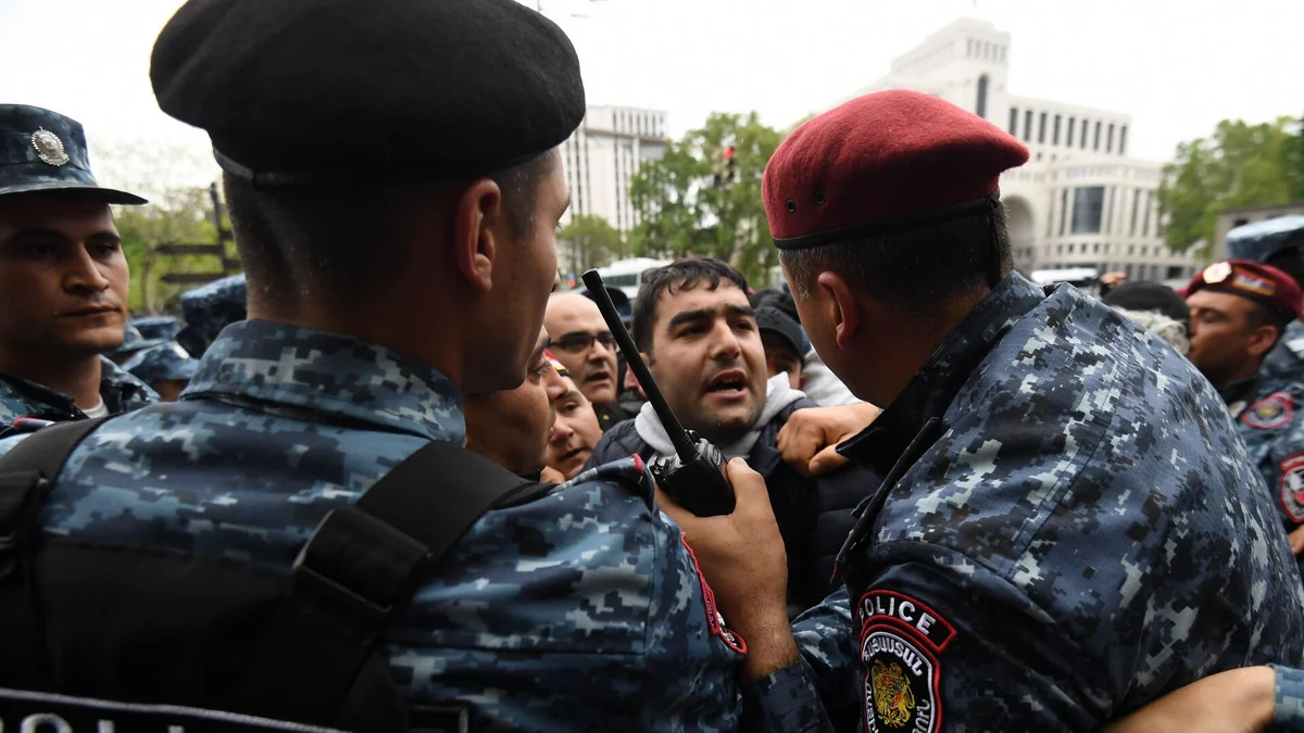 Задержаны более 100 участников акций протеста в Ереване