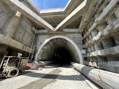 AAYDA rəsmisi: Ağsuçay vadisində 1186 metrlik unikal avtomobil körpüsünün tikintisi davam etdirilir  - VİDEO