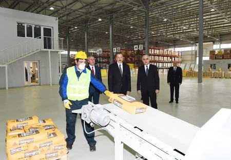 Prezident Sumqayıt Kimya Sənaye Parkında inşaat kimyəviləri zavodunun açılışında iştirak edib