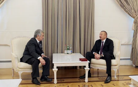 President Ilham Aliyev presents “Istiglal” Order to People's Artist Rauf Abdullayev