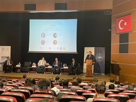 İstanbulda Vətən müharibəsi zamanı Azərbaycana qarşı təzyiqlər adlı seminar keçirilib