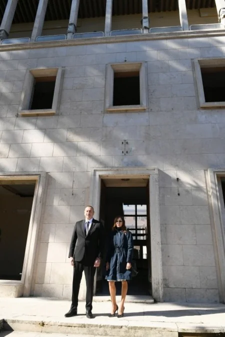 İlham Əliyev və Mehriban Əliyeva Romada Azərbaycan Mədəniyyət Mərkəzi üçün nəzərdə tutulan bina ilə tanış olublar