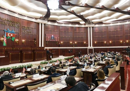 Prezident İlham Əliyev Azərbaycan parlamentinin 100 illiyi münasibətilə keçirilən təntənəli iclasda iştirak edib