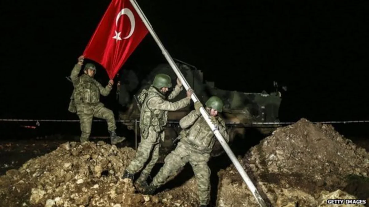 Əhməd Davutoğlu Suleyman şahın türbəsinin evakuasiyası xəbərini təsdiqləyib