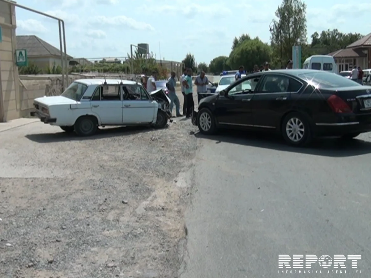 Salyanda xəstəxananın qarşısında qəza olub, yaralanan var - FOTO